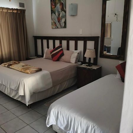La Rochelle Inn Richards Bay Exterior photo