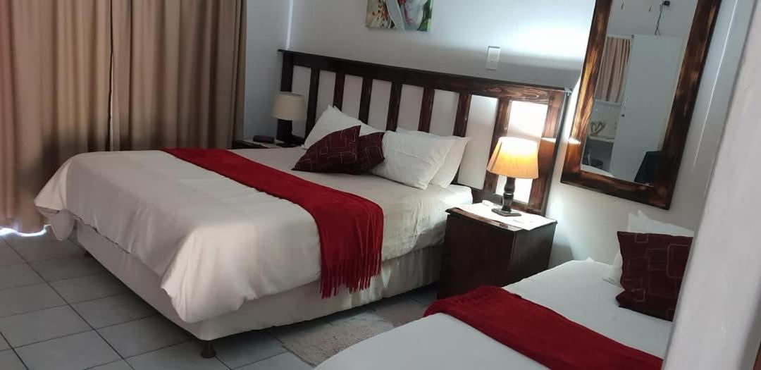 La Rochelle Inn Richards Bay Exterior photo