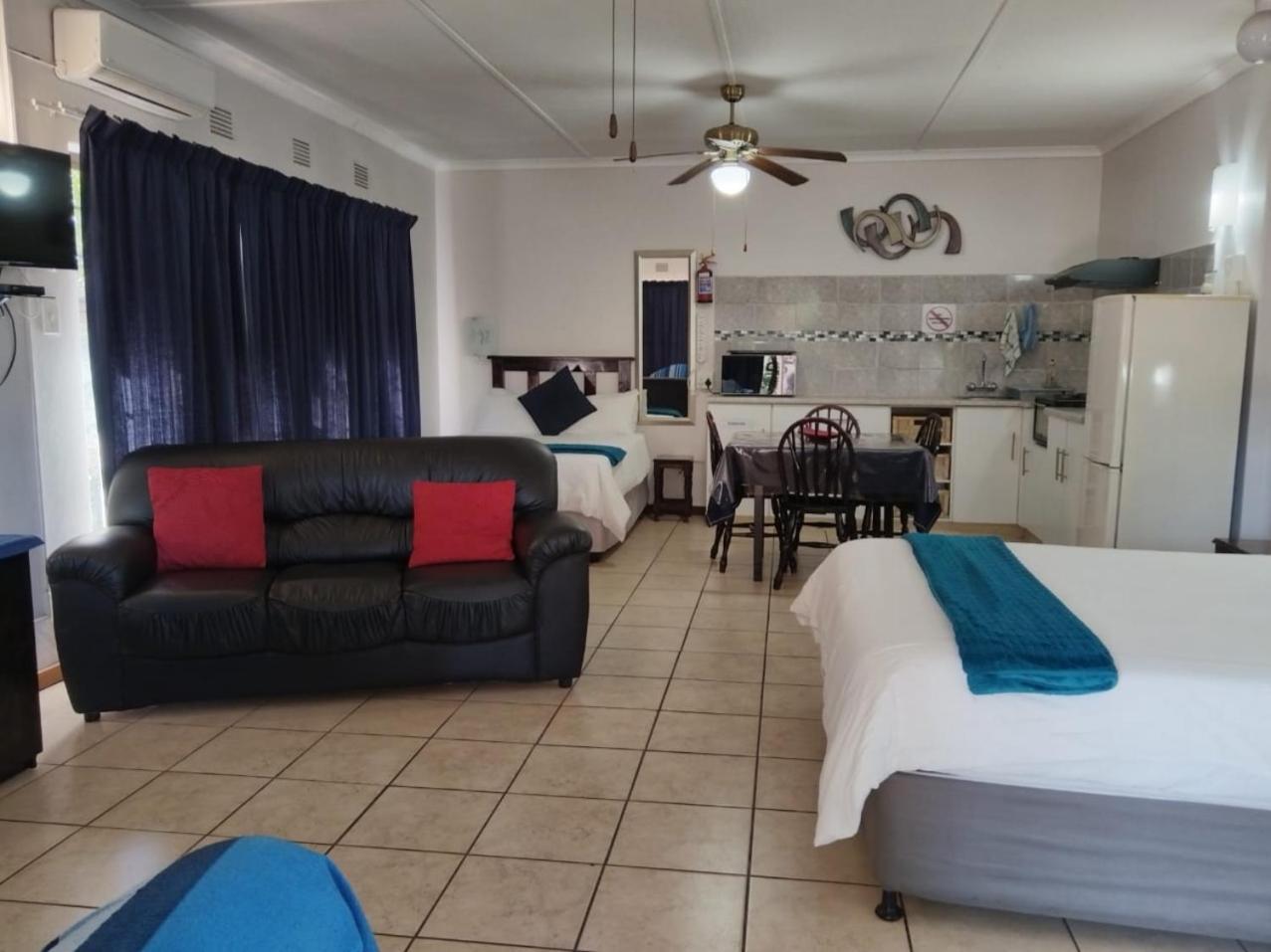La Rochelle Inn Richards Bay Exterior photo