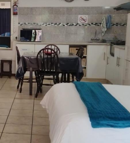 La Rochelle Inn Richards Bay Exterior photo
